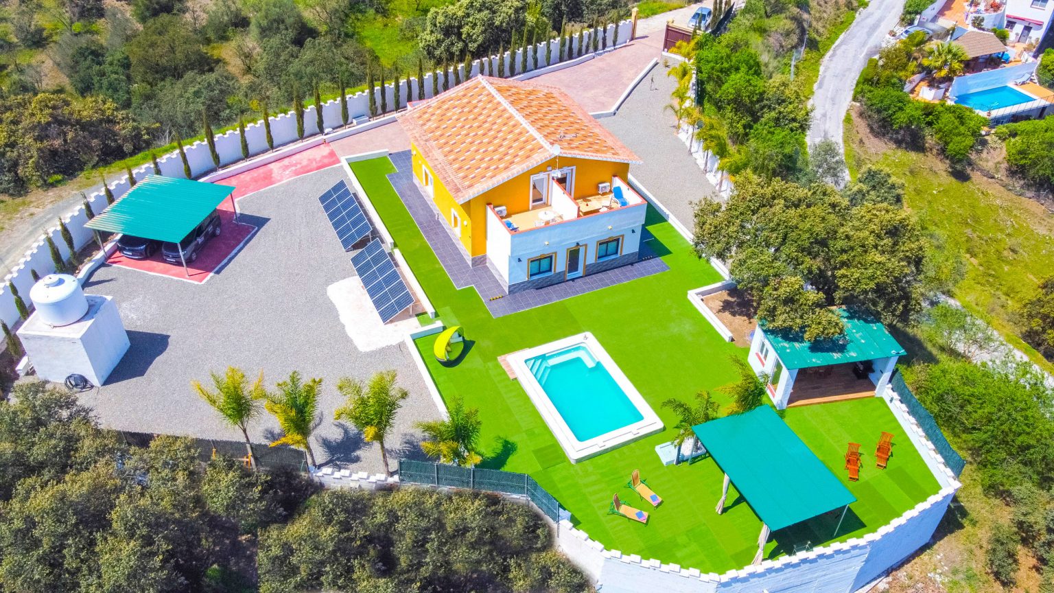 Chalet en venta en Alhaurín el Grande con piscina.