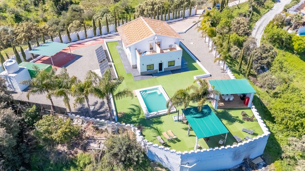 Chalet en venta en Alhaurín el Grande con piscina.